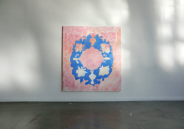An almost square-formated painting in pink with a big blue flower wreath on it. Anna Slobodnik 2015. 