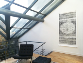 View of a room with a glass ceiling and black chairs in the front. On the wall a big etching of a carpet in black and white. Anna Slobodnik, 2018. 