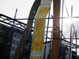 Yellow patterns in front of the sun. 